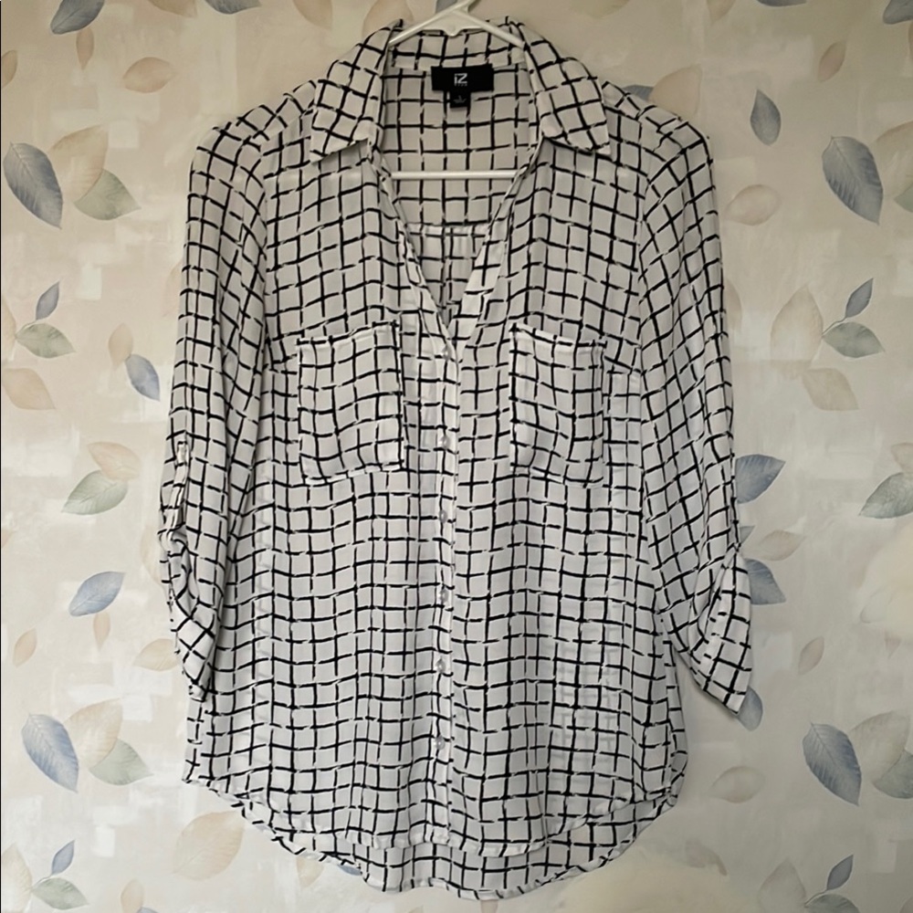 iZ Byer Black and White Business Casual V-neck Blouse